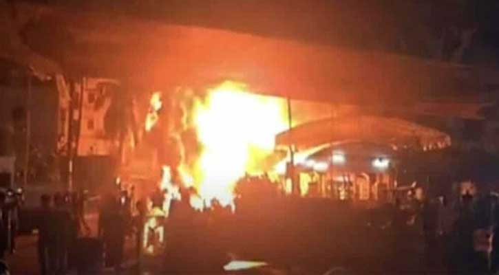 মহাখালীতে পেট্রোল পাম্পের আগুন ২৯ মিনিটে নিয়ন্ত্রণে