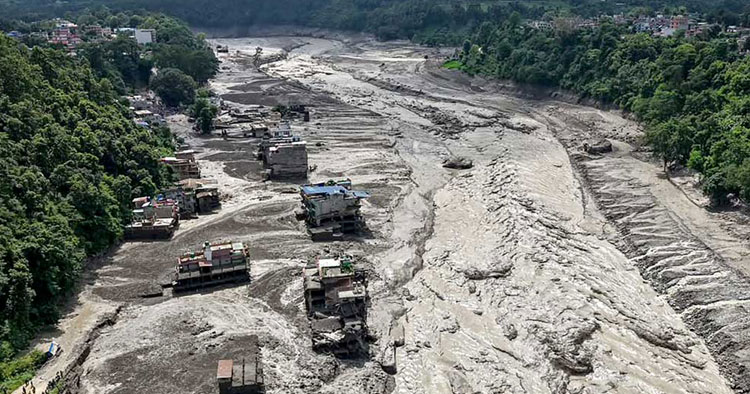 নেপালে পাহাড়ি ঢলে নিহত বেড়ে ৯৫, শতাধিক ভারতীয়সহ নিখোঁজ ৪০০
