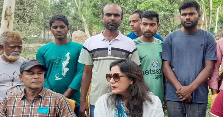 তাঁত শিল্পকে জাগিয়ে তোলার উদ্যোগ নিয়েছেন ফখরুল কন্যা শামারুহ মির্জা  