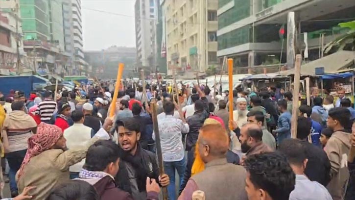 চাঁদাবাজি প্রতিরোধে মানববন্ধনে হামলা, পরিস্থিতি নিয়ন্ত্রণে সেনা মোতায়েন