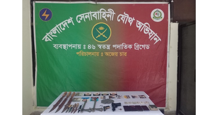 চাঁদাবাজ ও সন্ত্রাসী আলাউদ্দিন আলার বাড়ি থেকে অস্ত্র, গুলি ও বোমা উদ্ধার
