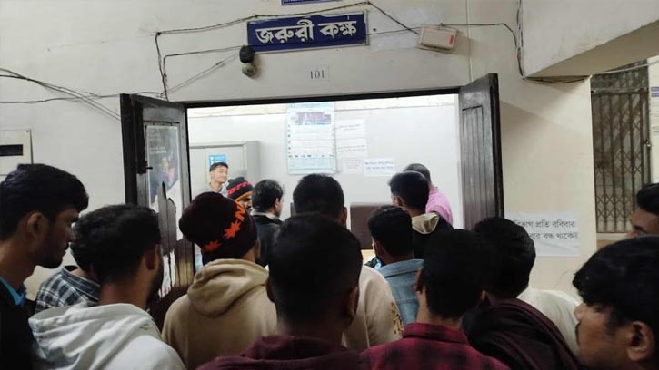 খেলায় রাতভর মাইক বাজানোয় ফেসবুকে পোস্ট, শিক্ষার্থীকে মারধর
