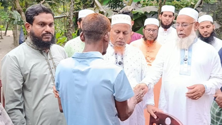 অগ্নিকাণ্ডে ক্ষতিগ্রস্ত দুই পরিবারকে জামায়াতের আর্থিক সহায়তা 