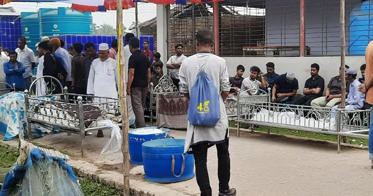 এক পরিবারের ৯ মরদেহ দাফনের অপেক্ষায় স্বজনেরা