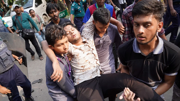 শিক্ষার্থীদের সঙ্গে আইনশৃঙ্খলা রক্ষাকারী বাহিনীর সংঘর্ষ, আহত ৮৫