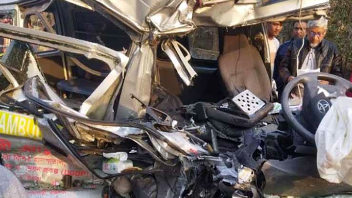 রাজশাহীতে ট্রাক-অ্যাম্বুলেন্স সংঘর্ষে নিহত ৩