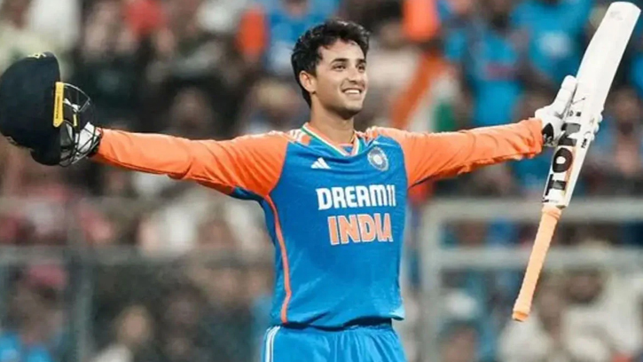ছক্কার রেকর্ডে নতুন অধ্যায় লিখলেন অভিষেক শর্মা