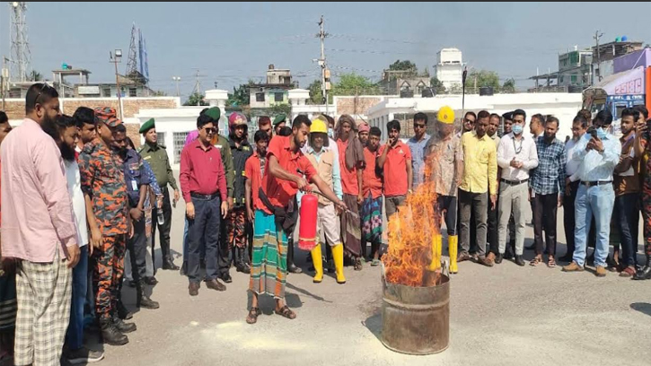 বেনাপোল স্থলবন্দরে অগ্নি নির্বাপন মহড়া অনুষ্ঠিত