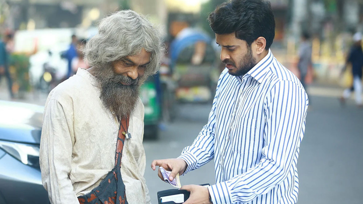 ভিক্ষুক চরিত্রে ফার্মগেটে নাসির উদ্দিনের ৫০০ টাকার গল্প