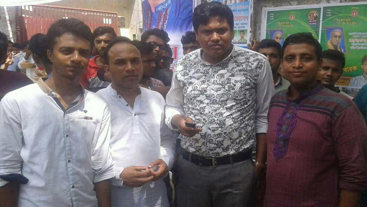 নিষিদ্ধ ছাত্রলীগ নেতা মুজিবর রহমানের প্রকাশ্য বিচরণে উঠেছে নানা প্রশ্ন