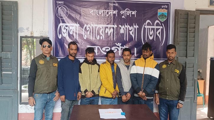 নওগাঁয় গোয়েন্দা পুলিশের অভিযানে ৮ মাদক ব্যবসায়ী আটক