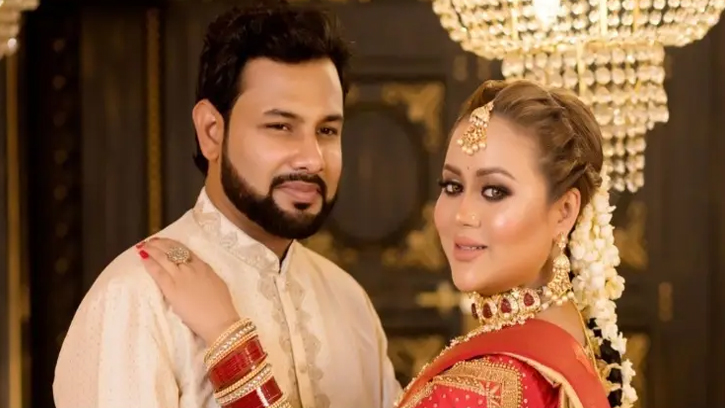 “আমার স্বামী আইসিইউতে, সবাই দোয়া করুন” বারিশা হক
