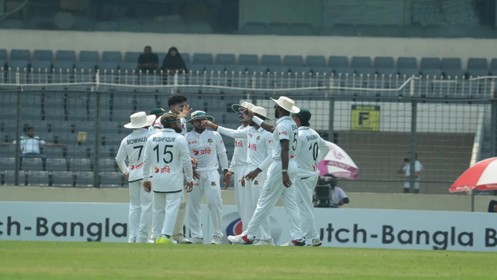 শেষ দিনের লড়াইয়ে এগিয়ে বাংলাদেশ