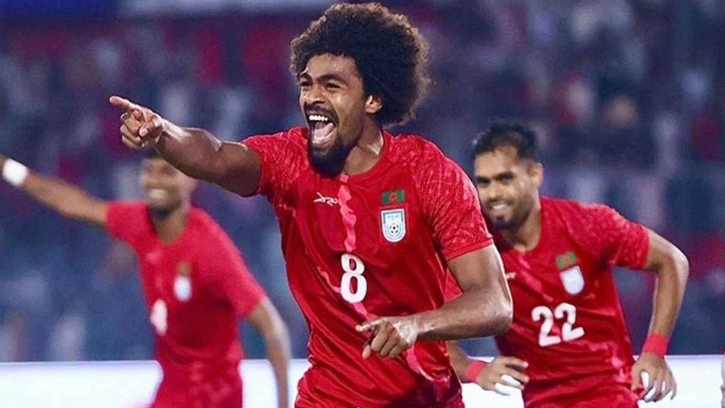 ভিয়েতনাম ম্যাচে মাঠে নামছেন হামজা চৌধুরী