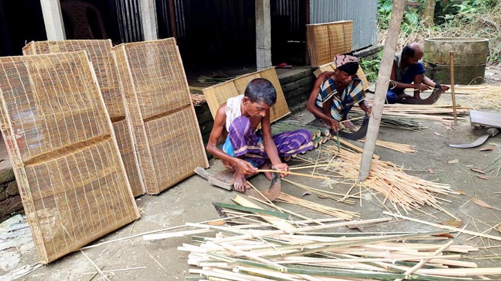 সরিষাবাড়ীতে অবৈধ চায়না জালে বিপর্যস্ত ঐতিহ্যবাহী বাঁশ-বেত শিল্প