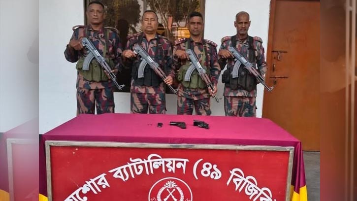 বেনাপোল সীমান্তে পিস্তল ম্যাগাজিন ও গুলি উদ্ধার