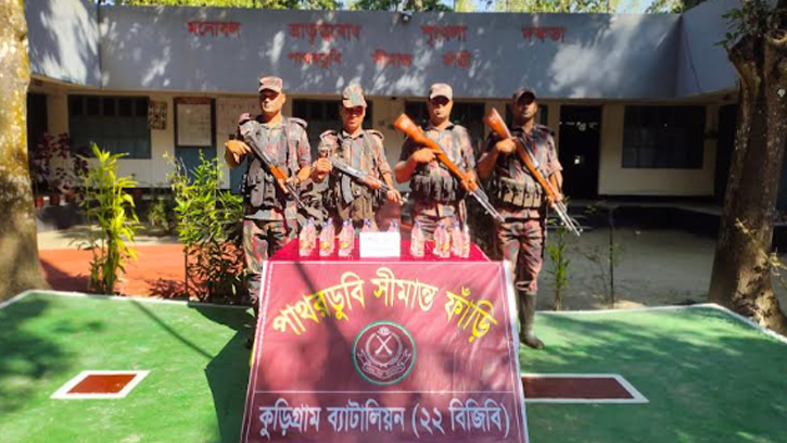 কুড়িগ্রামে ১৩ লক্ষ টাকার ভারতীয় পণ্যসহ গ্রেফতার ১