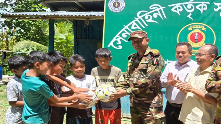 রাজস্থলীর বিমাছড়া পাড়ায় সেনাবাহিনীর উদ্যোগে বিশুদ্ধ পানির ব্যবস্থা