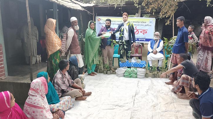 ধর্মপাশা সদরে কৃষক-কৃষাণীদের উঠান বৈঠক অনুষ্ঠিত