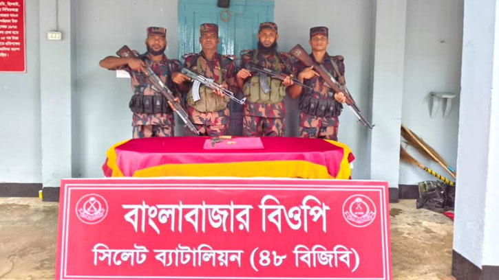 দোয়ারাবাজার সীমান্তে ৬ রাউন্ড গুলিসহ বিদেশি রিভলবার উদ্ধার 