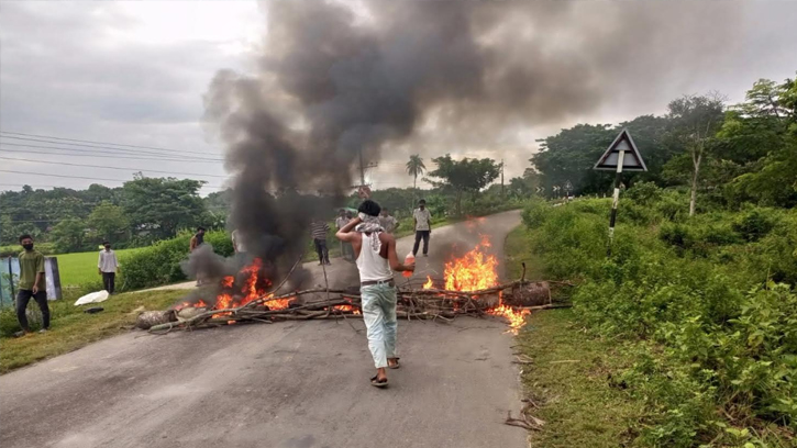 খাগড়াছড়িতে ধর্ষণের প্রতিবাদে সড়ক অবরোধ