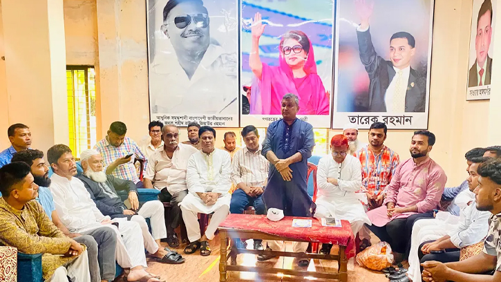 ‘ফুল নয়, শিক্ষার্থীদের দাবি আদায়ই ছাত্রদলের প্রধান দায়িত্ব’