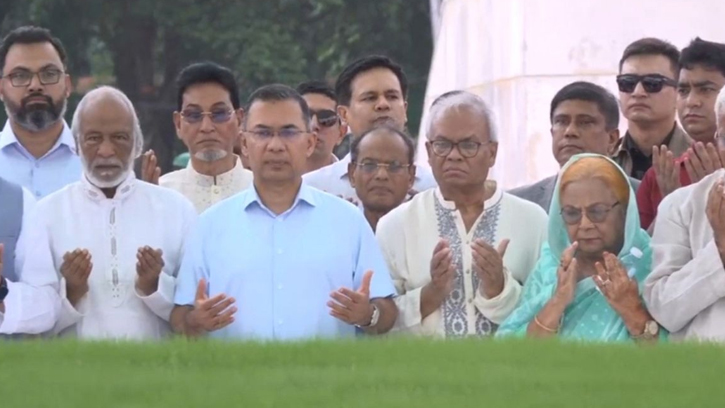 বিএনপির ৪৮তম প্রতিষ্ঠাবার্ষিকী: জিয়া-খালেদার সমাধিতে তারেক রহমানের শ্রদ্ধা