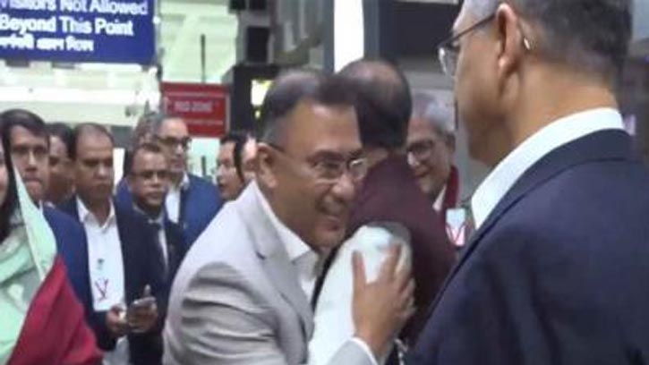 বিমানবন্দরে রহমানকে স্বাগত জানালেন বিএনপির শীর্ষ নেতারা