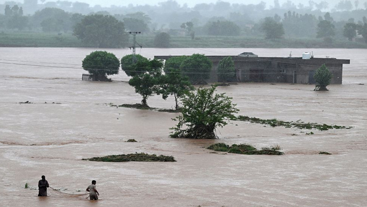 বন্যা নিয়ন্ত্রণে পাকিস্তানের নিয়ন্ত্রিত বাঁধ বিস্ফোরণ