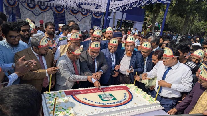 বর্ণাঢ্য আয়োজনে ৪৭তম ইসলামী বিশ্ববিদ্যালয় দিবস উদযাপন