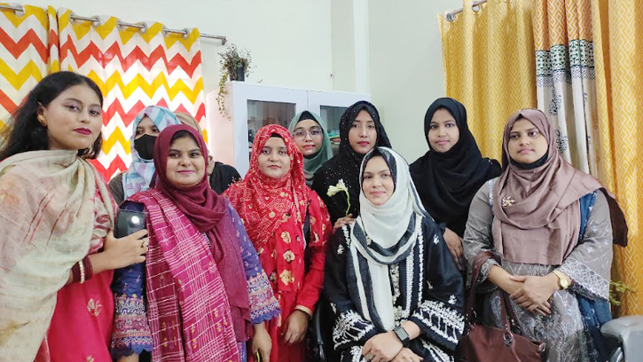 ব্রাহ্মণবাড়িয়ায় গো গ্ল্যাম এন্ড গ্রেইস বাই শশী বিউটি সেলুনের শুভ উদ্বোধন