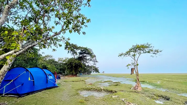 দ্বীপকন্যা চর কুকরি মুকরি: যেখানে প্রকৃতি মেলে ধরে অপার সৌন্দর্য