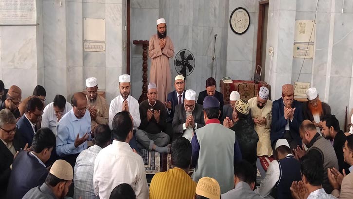 খালেদা জিয়ার সুস্থতা কামনায় ইবির বিএনপিপন্থী শিক্ষকদের দোয়া মাহফিল