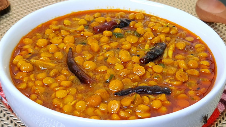 মসলাদার বুটের ডাল হোটেলের  স্বাদে