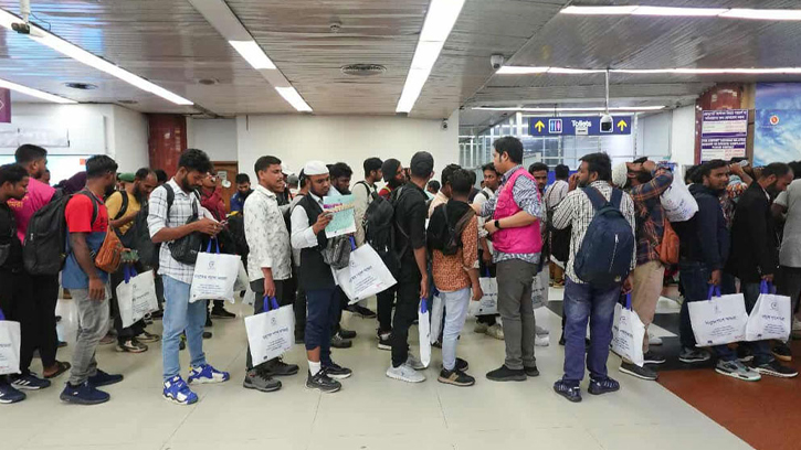 বিশেষ ফ্লাইটে কিরগিজস্তান থেকে ঢাকায় পৌঁছালেন ১৮০ বাংলাদেশি