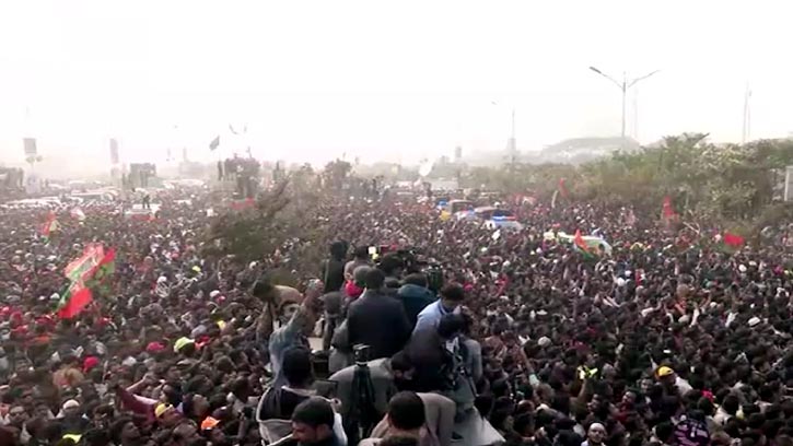 রাজধানী ছাড়তে শুরু করেছেন বিএনপির নেতাকর্মীরা