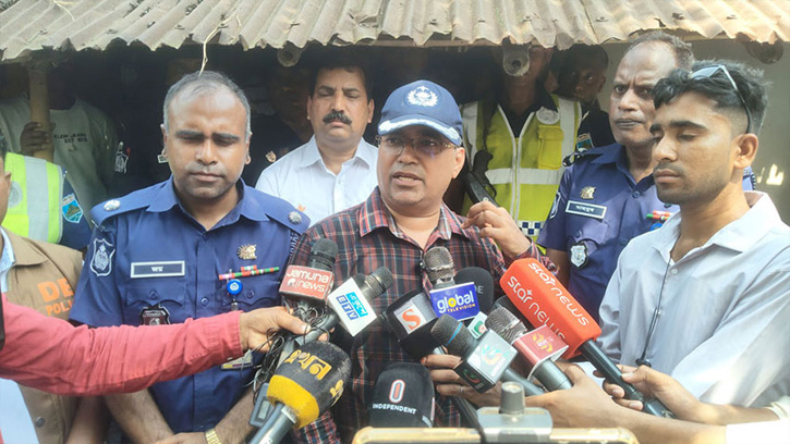 নওগাঁয় চার খুনের রহস্য উন্মোচন, সন্দেহের তীর আপনজনদের দিকেই