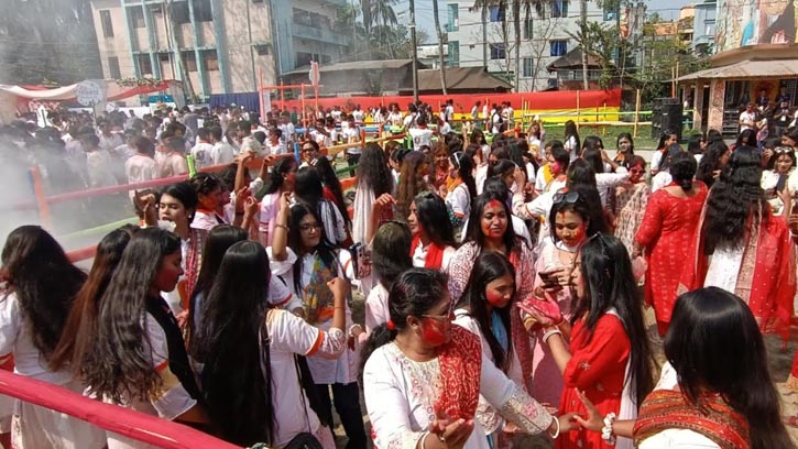 বিভিন্ন আয়োজনে বরিশালে দোল উৎসব পালিত