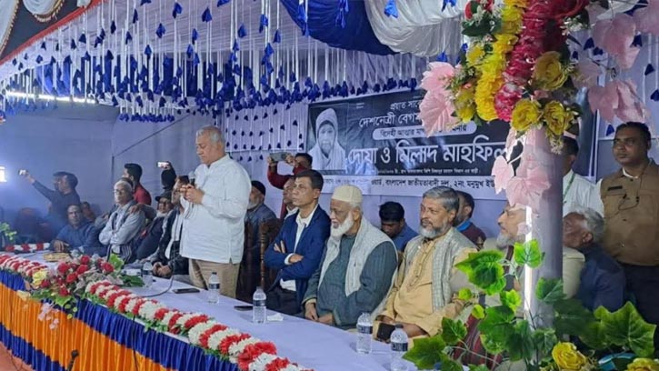 খালেদা জিয়ার আত্মার মাগফেরাত কামনায় দোয়া মাহফিল