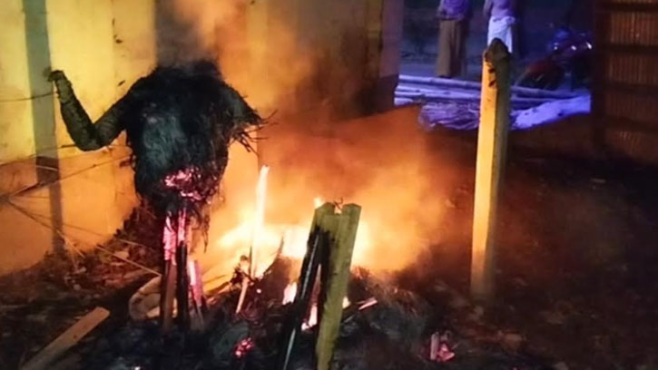 মন্দিরের প্রতিমায় দুর্বৃত্তদের আগুন, পুড়ে ছাই দুর্গা-কার্তিক-গণেশসহ সরঞ্জাম