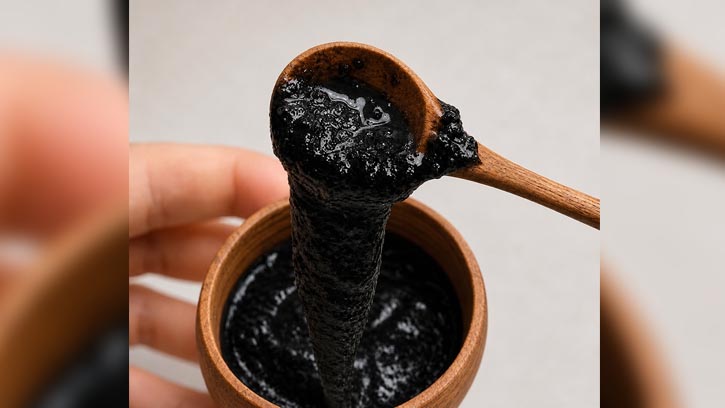 চুল কালো রাখতে পেঁয়াজের খোসার প্রাকৃতিক উপায়