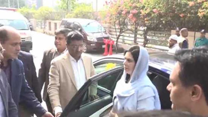 দেশে ফিরে সরাসরি এভারকেয়ার হাসপাতালে জুবাইদা রহমান