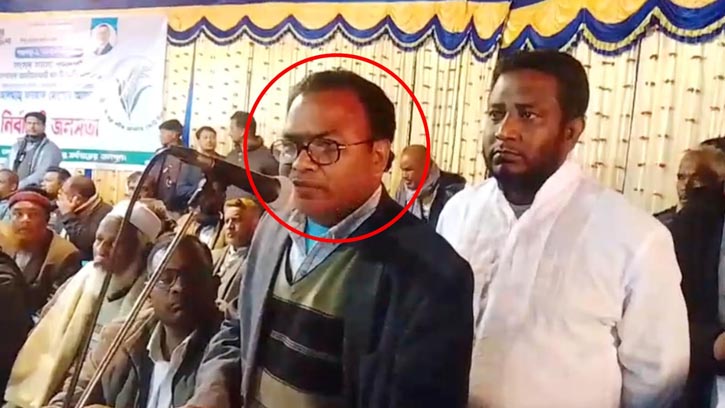 দেবীগঞ্জে ধানের শীষের পক্ষে ভোট চাইলেন সহকারী প্রিজাইডিং অফিসার