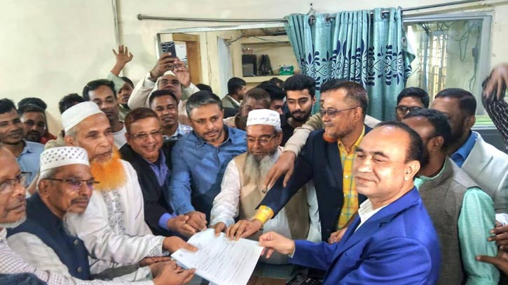 ভোলা-৪ আসনে বিএনপি প্রার্থীর পক্ষে মনোনয়ন ফরম সংগ্রহ