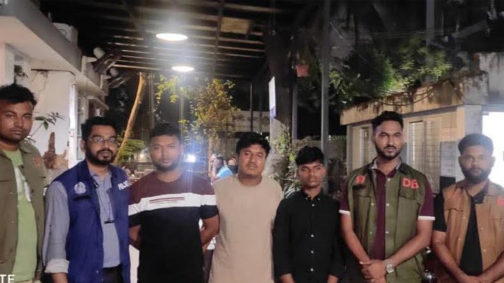যুবক নিহতের ঘটনায় তিন আসামি চট্টগ্রামে গ্রেফতার