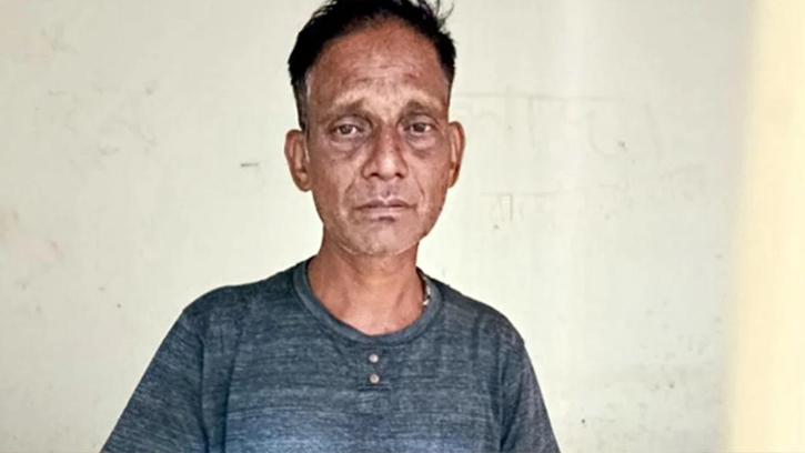 মৌলভীবাজারে চা বাগানের ভেতরে গাঁজা চাষ, চাষী গ্রেফতার