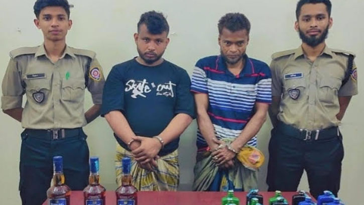 লক্ষ্মীপুরে ইয়াবা, বিদেশি মদ ও পাইপগানসহ গ্রেফতার ২