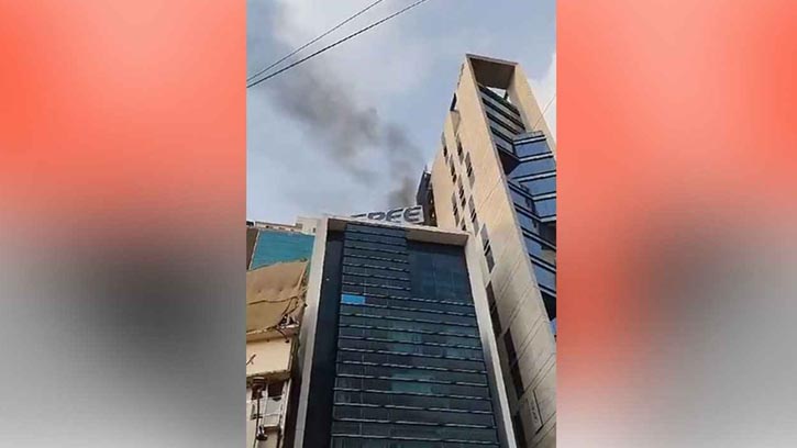 গুলিস্তানে বহুতল ভবনে আগুন, নিয়ন্ত্রণে ৬ ইউনিট