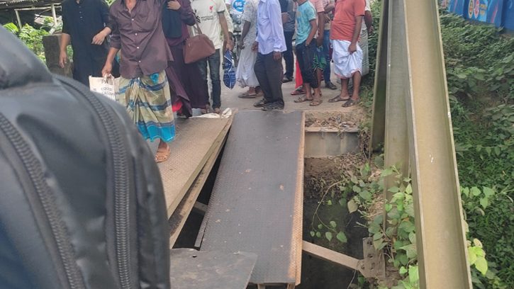 শ্রীপুরে ২৮ বারের মতো ভাঙল বেইলি ব্রিজ, যোগাযোগ বিচ্ছিন্ন