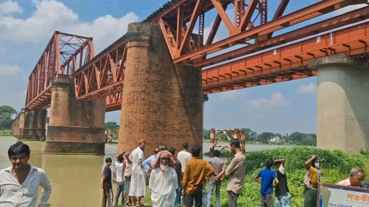 ঘোড়াশালে রেললাইনে প্রবাসীর খণ্ডিত মরদেহ